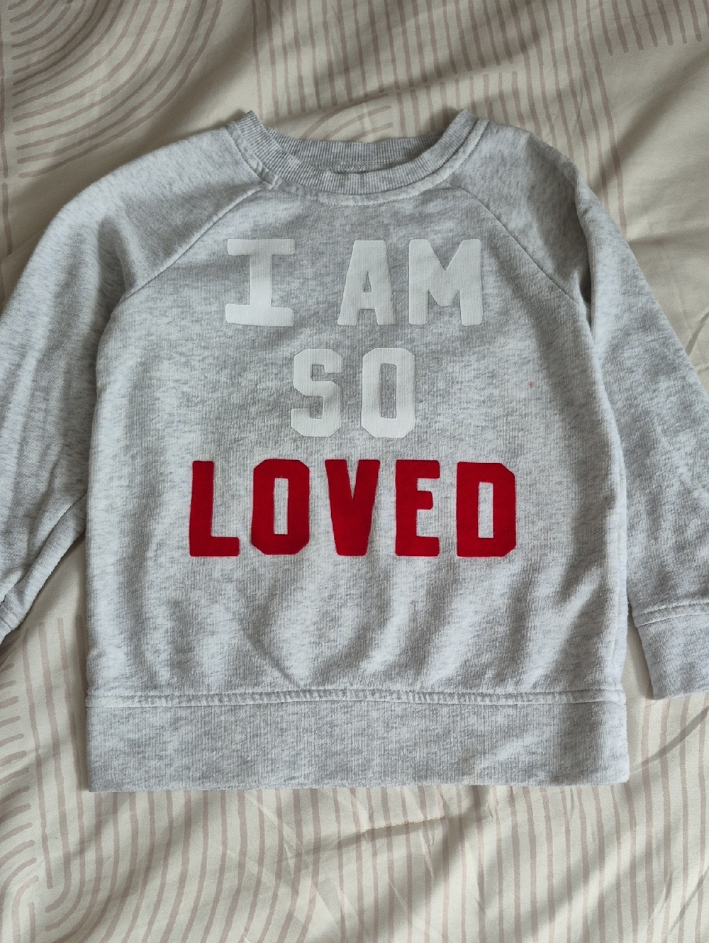 🍀5/30🍀Old Navy Gray Kids Sweatshirt with Red and White 'I AM SO LOVED' Graphic